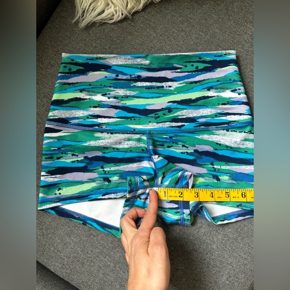 Lululemon Boogie Short Roll Down Sz 4 Seven Wonders Multi Full-on Luon - Picture 7 of 10